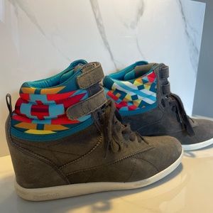 Reebok F/S HI INT Wedge Sneaker in Grey/teal/patterned US 9